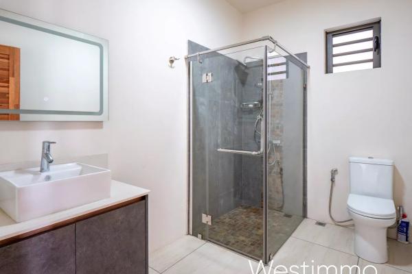 FLIC EN FLAC - Appartement neuf et moderne de 3 chambres en location long terme - photo 4