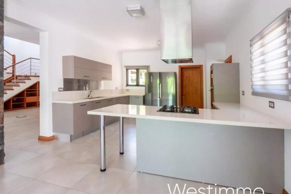 RIVIERE NOIRE - Propriété avec deux villas sur 3000 m² en lieu non communiqué - photo 4