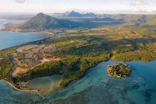 Rivière Noire- Terrains constructibles à vendre sur un golf - photo 1