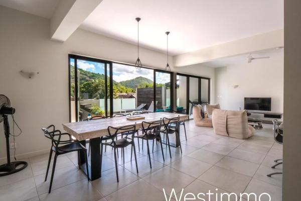 RIVIERE NOIRE - Penthouse de 3 chambres à vendre avec ponton bateau - photo 2