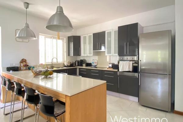 PEREYBERE - A vendre magnifique villa avec appartement indépendant, grand jardin et piscine - photo 4