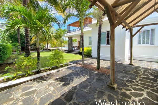 PEREYBERE - A vendre magnifique villa avec appartement indépendant, grand jardin et piscine - photo 3