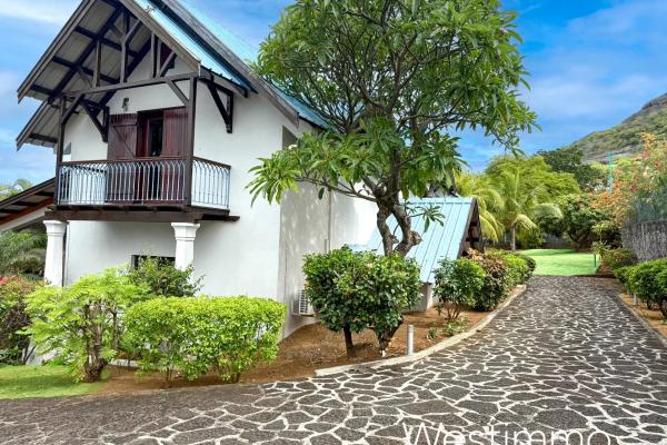 TAMARIN - Villa de 750 m2 ideal pour une famille ou projet locatif  - photo 1