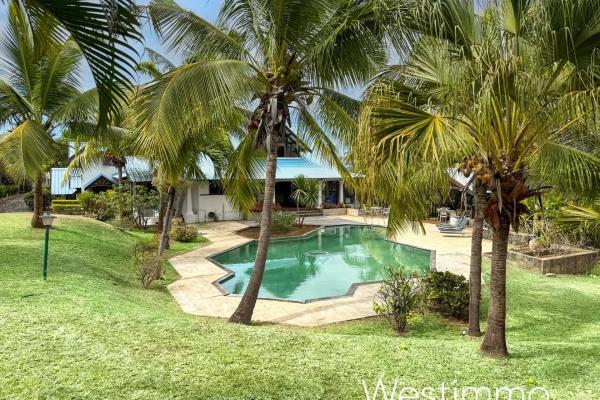 TAMARIN - Villa de 750 m2 ideal pour une famille ou projet locatif  - photo 2