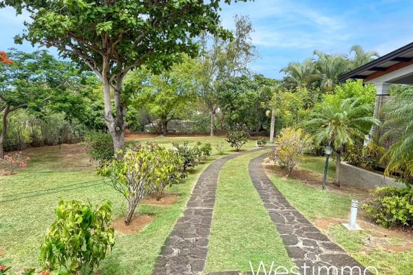 TAMARIN - Villa de 750 m2 ideal pour une famille ou projet locatif  - photo 4