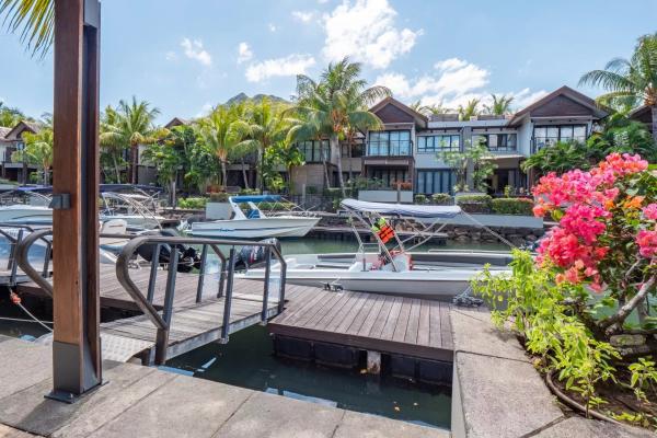 RIVIERE NOIRE - Duplex spacieu de 3 chambres à vendre avec ponton pour bateau - photo 6