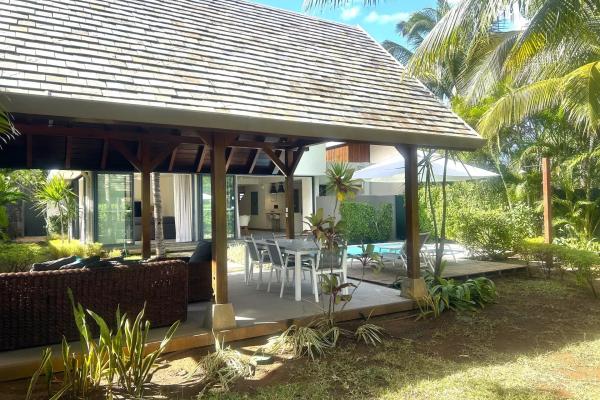 Villa premium à vendre avec jardin tropical et architecture contemporaine - photo 3