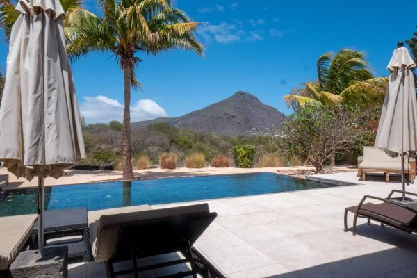 TAMARIN - Villa à vendre avec 6 chambres et piscine privée sur 750m² - photo 2