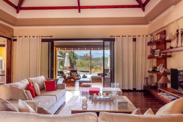 TAMARIN - Villa à vendre avec 6 chambres et piscine privée sur 750m² - photo 6