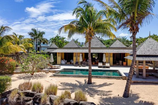 TAMARIN - Villa à vendre avec 6 chambres et piscine privée sur 750m² - photo 1