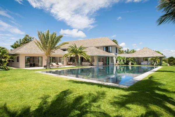 Villa à vendre à Beau Champ avec piscine privée sur 3 678 m² de terrain - photo 1