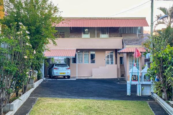 QUATRE BORNES – Elegant 135m² flat for rent | Comfort, Space Ideal Location - photo 1