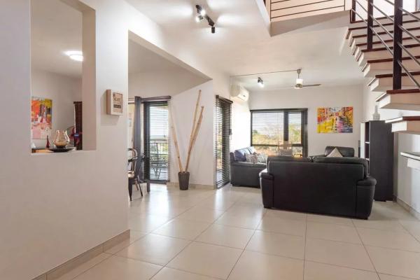 TAMARIN - Penthouse en duplex à vendre avec vue mer et montagne, grande terrasse et jacuzzi - photo 3