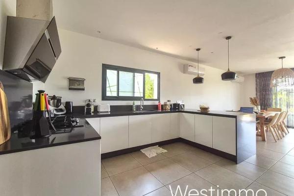 TAMARIN - SUPERBE VILLA DE 4 CHAMBRES AVEC PISCINE PRIVÉE ET JARDIN À LOUER - photo 4