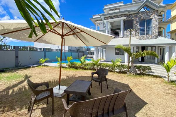 Trou aux Biches - Charming ground floor flat with swimming pool for rent - photo 2