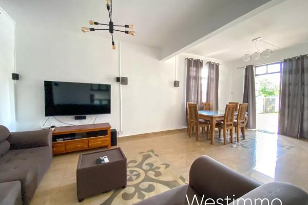 TROU AUX BICHES - Location long terme grand appartement en rez-de-chaussée proche plage - photo 3