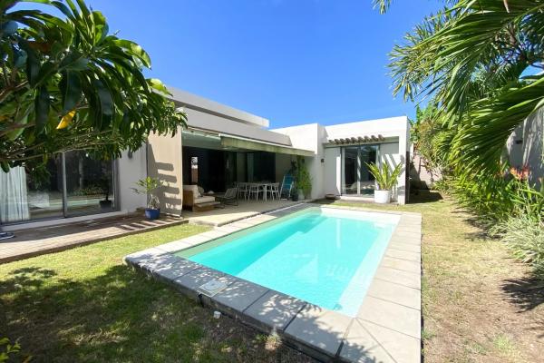 Villa à vendre à Pereybère avec 4 chambres et piscine privée sur 456m² - photo 1