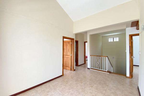 Villa meublée à louer à Péreybère avec 5 chambres et piscine privée - photo 4