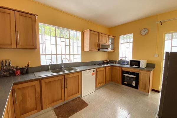 Villa meublée à louer à Péreybère avec 5 chambres et piscine privée - photo 3