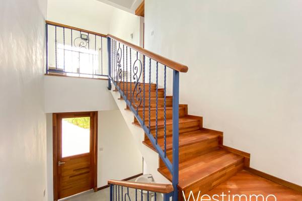 Villa meublée à louer à Péreybère avec 5 chambres et piscine privée - photo 6