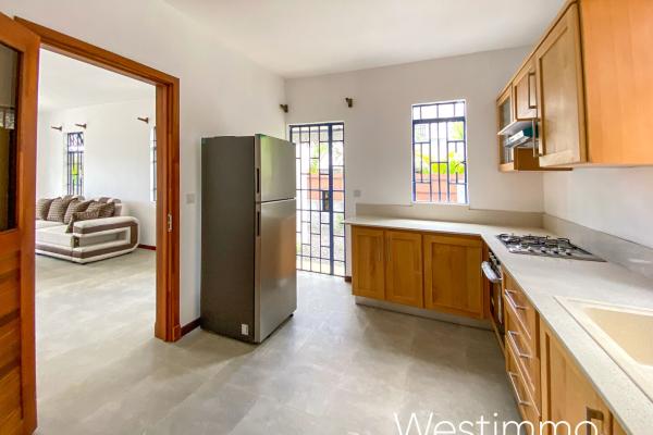 Villa meublée à louer à Péreybère avec 5 chambres et piscine privée - photo 3