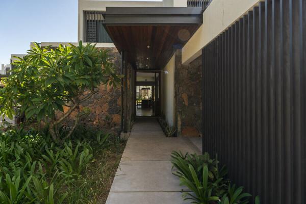 Projet SHOBA  Flic en Flac  Entree villa  by Westi