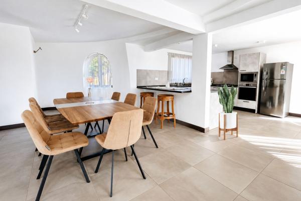 Unique contemporary 3-bedroom villa for rent in Albion - photo 6