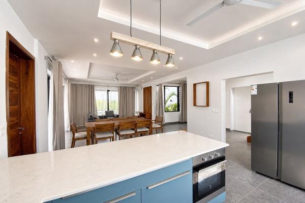  Trou aux Biches - Magnifique Villa meublée moderne de 5 chambres en suite avec piscine à louer - photo 6