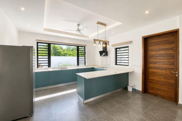  Trou aux Biches - Magnifique Villa meublée moderne de 5 chambres en suite avec piscine à louer - photo 5