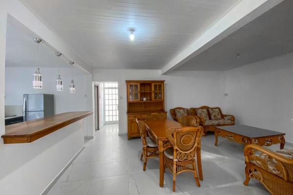 Exclusive - Furnished house facing the beach for rent in Flic en Flac - photo 2