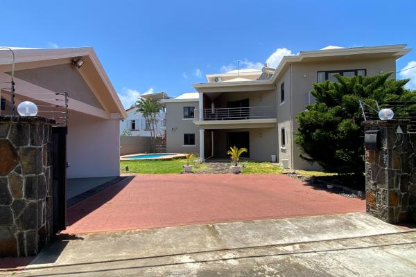 maison a louer a la gaulette avec piscine15